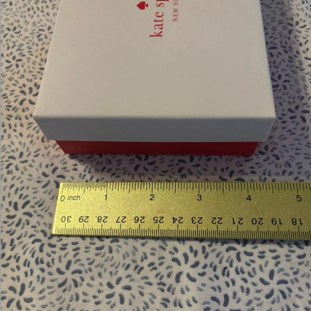 Kate Spade Gift Box - Picture 4 of 4
